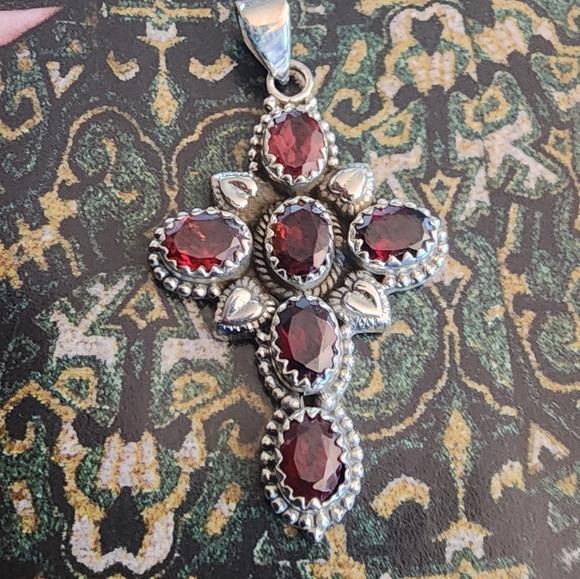 🆕️Elegant Sterling Silver Garnet Gemstone Pendant